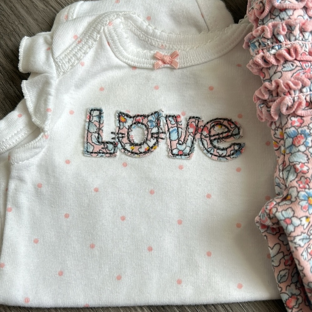 Carters newborn set - Picture 2 of 4